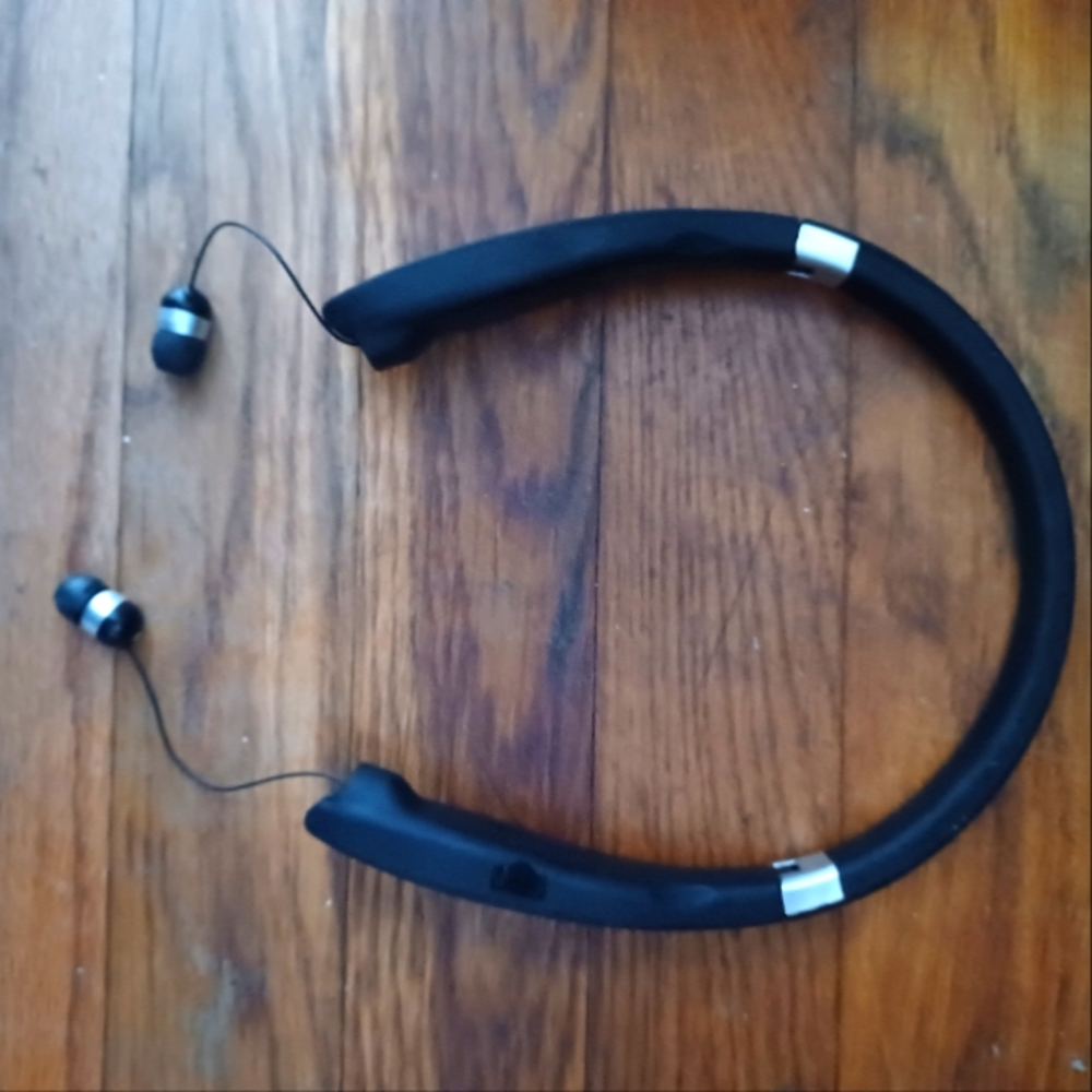 Wireless Bluetooth headphones